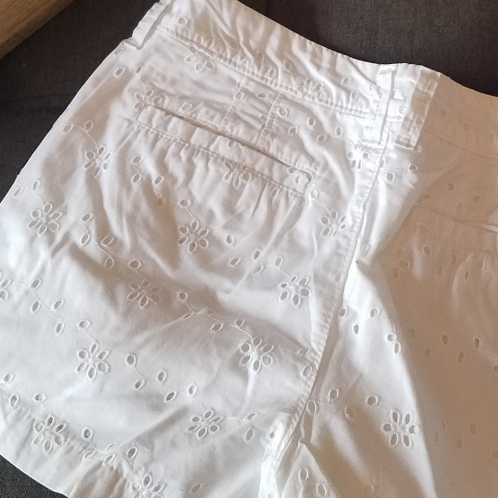 Bright White Eyelet Embroidered Shorts Size 4 - Picture 11 of 14